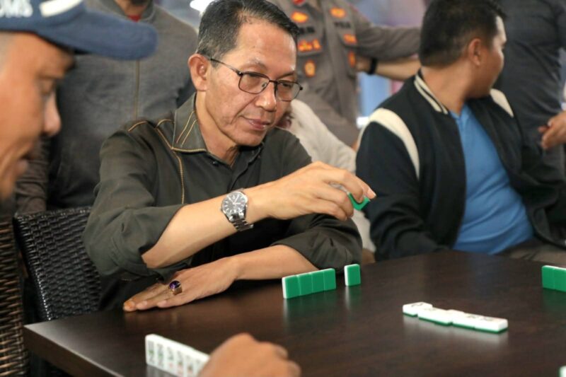 Wali Kota Batam Amsakar Achmad hadir di Final Tournament Catur dan Domino tingkat Kecamatan Sagulung yang digelar di Champion Billiard & Café, Sei Langkai, Senin (25/8/2025) malam. Foto: INIKEPRI.COM