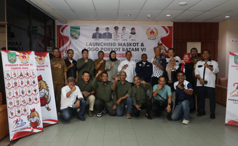 Wali Kota Batam Amsakar Achmad, menghadiri acara Launching Maskot dan Logo Pekan Olahraga Kota (Porkot) Batam ke VII, di ruang rapat Hang Nadim Kantor Wali Kota Batam, senin (25/8/2025). Foto: INIKEPRI.COM/Media Center Batam 