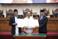 Wali Kota Batam Amsakar Achmad bersama DPRD Kota Batam resmi menyepakati Kebijakan Umum Anggaran dan Prioritas Plafon Anggaran Sementara (KUA-PPAS) 2026 senilai Rp4,73 triliun. Foto: INIKEPRI.COM