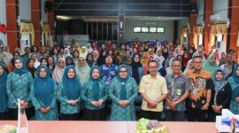 Erlita Sari dalam kegiatan Sosialisasi Pilah Sampah dari Rumah yang digelar bersama Dinas Lingkungan Hidup (DLH) Kota Batam di Aula Dinas Pendidikan Kota Batam, Kamis (28/8/2025). Foto: INIKEPRI.COM