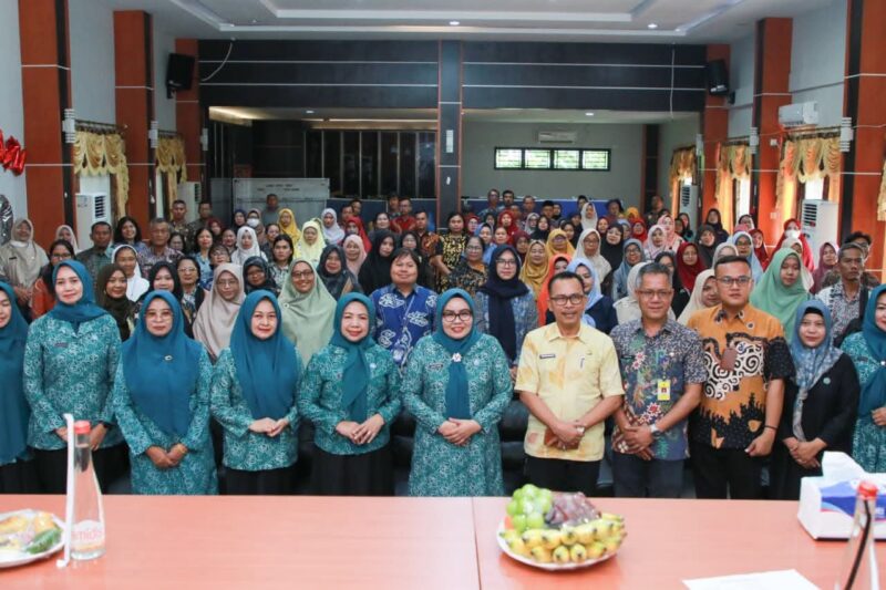 Erlita Sari dalam kegiatan Sosialisasi Pilah Sampah dari Rumah yang digelar bersama Dinas Lingkungan Hidup (DLH) Kota Batam di Aula Dinas Pendidikan Kota Batam, Kamis (28/8/2025). Foto: INIKEPRI.COM