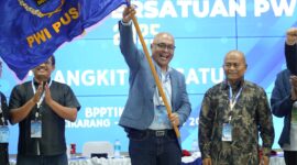 Akhmad Munir resmi terpilih sebagai Ketua Umum Persatuan Wartawan Indonesia (PWI) 2025-2030, dan Atal S. Depari sebagai Ketua Dewan Kehormatan (DK) pada Kongres PWI 2025 di Gedung BPPTIK Kementerian Komunikasi dan Digital (Kemkomdigi), Cikarang, pada Sabtu (30/8/2025). Foto: Amiriyandi InfoPublik.