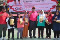 saat membuka acara Gerakan Pengendalian Penyakit Prioritas di Lapangan Balai Pertemuan RW 013 Kampung Sidomulyo, Kelurahan Batu IX, Minggu (10/9). Foto: INIKEPRI.COM