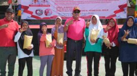 saat membuka acara Gerakan Pengendalian Penyakit Prioritas di Lapangan Balai Pertemuan RW 013 Kampung Sidomulyo, Kelurahan Batu IX, Minggu (10/9). Foto: INIKEPRI.COM