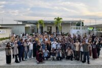 Wali Kota Batam sekaligus Ex Officio Kepala BP Batam Amsakar Achmad berfoto bersama relawannya. Foto: INIKEPRI.COM