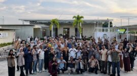 Wali Kota Batam sekaligus Ex Officio Kepala BP Batam Amsakar Achmad berfoto bersama relawannya. Foto: INIKEPRI.COM