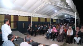 Anggota DPRD Kota Batam Anwar Anas saat reses bersama warga Sei Beduk. Foto: INIKEPRI.COM