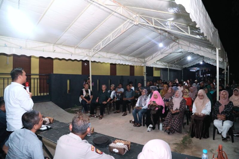 Anggota DPRD Kota Batam Anwar Anas saat reses bersama warga Sei Beduk. Foto: INIKEPRI.COM