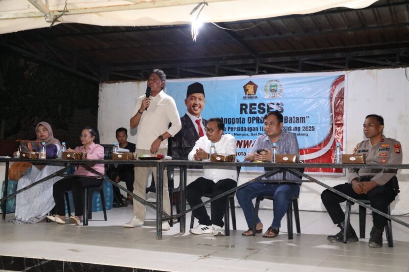 reses anggota DPRD Kota Batam dari Fraksi Gerindra, Anwar Anas, pada Senin malam (4/8/2025), di Pancur Tower RT 02, 04, dan 05, RW 10. Foto: INIKEPRI.COM