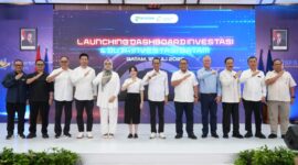 Kepala BP Batam Amsakar Achmad dan Wakil Kepala BP Batam Li Claudia Chandra saat launching dashboard investasi. Foto: INIKEPRI.COM/BP Batam 