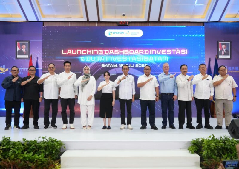 Kepala BP Batam Amsakar Achmad dan Wakil Kepala BP Batam Li Claudia Chandra saat launching dashboard investasi. Foto: INIKEPRI.COM/BP Batam 