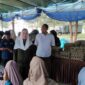 Bupati Natuna, Cen Sui Lan didampingi Kapolres Natuna AKBP Novyan Aries Effendie dan juga Sekretaris Daerah, Boy Wijanarko meninjau secara langsung pelaksanaan kegiatan Gerakan Pangan Murah yang digelar di kawasan Pantai Piwang. Foto: INIKEPRI.COM