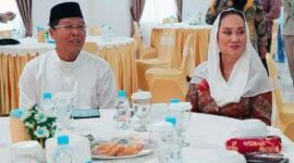 Bupati Natuna Cen Sui Lan bersama suami Raja Mustakim. Foto: Istimewa 