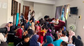 Bidan Linda Hutagalung memperkenalkan 4Life. Foto: INIKEPRI.COM