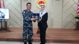 Bupati Natuna Cen Sui Lan menghadiri acara Pengantar Tugas Komandan Pangkalan Angkatan Laut (Danlanal) Ranai, Kolonel Laut (P) Dian Tri Hutanto, S.Kel., M.M., CRMP. Foto: INIKEPRI.COM