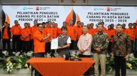 BP Batam melalui Deputi Bidang Administrasi dan Keuangan, Alexander Zulkarnain, menghadiri pelantikan pengurus Persatuan Insinyur Indonesia (PII) Cabang Kota Batam periode 2025–2028 di Auditorium Politeknik Negeri Batam, Sabtu (23/8/2025). Foto: INIKEPRI.COM/BP Batam 
