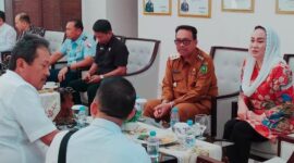 Bupati Natuna Cen Sui Lan dan Wakil Bupati Jarmin bersama Menteri KKP Sakti Wahyu Trenggono di Bandara Ranai. Foto: INIKEPRI.COM/NatunaKab 