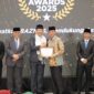 Kepala BP Batam sekaligus Walikota Batam, Amsakar Achmad menerima penghargaan dari Badan Amil Zakat Nasional (BAZNAS) RI dalam ajang BAZNAS Awards 2025 di Hotel Mercure Ancol, Jakarta, Kamis (28/8/2025). Foto: INIKEPRI.COM/BP Batam 