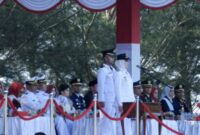 Bupati Natuna Cen Sui Lan memimpin upacara HUT RI ke-80 di Kabupaten Natuna. Foto: INIKEPRI.COM/Tangkapan Layar 