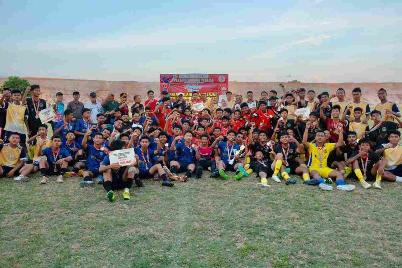 SMAN 4 Tanjungpinang tampil gemilang dengan menyabet gelar juara cabang olahraga sepak bola dalam ajang Pekan Olahraga Pelajar Kota (Popkot) Tanjungpinang 2025.  Foto: INIKEPRI.COM
