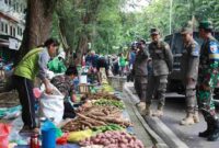 pedagang kaki lima (PKL) di sekitar kawasan pasar Bintan Center KM. IX. Foto: INIKEPRI.COM