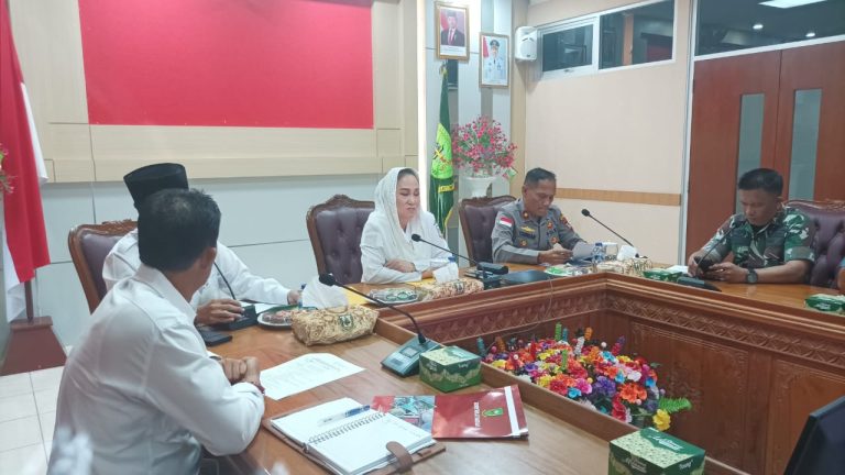 Pemerintah Daerah Kabupaten Natuna menggelar rapat final untuk mematangkan persiapan peringatan Hari Ulang Tahun (HUT) ke-80 Republik Indonesia. Foto: INIKEPRI.COM