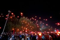 1.000 lampion diterbangkan ke langit Natuna. Foto: INIKEPRI.COM