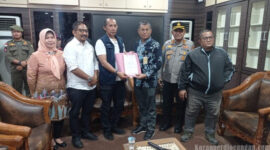 Plt Sekda Kota Batam Firmansyah menerima perwakilan buruh. Foto: koranperdjoengan.com