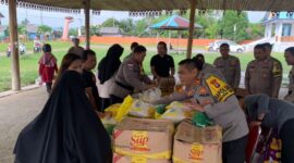 Kepolisian Resor Natuna melalui Polsek Bunguran Timur dan Polsek Bunguran Barat kembali menunjukkan kepeduliannya terhadap masyarakat dengan menggelar Gerakan Pangan Murah di beberapa titik wilayah, Sabtu (30/8/2025). Foto: INIKEPRI.COM