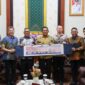 Gubernur Kepri Ansar Ahmad bersama Wagub Nyanyang Haris Pratamura bersama delegasi China Road and Bridge Corporation (CRBC) di Gedung Daerahz Tanjungpinang, Rabu (27/8/2025). Foto: INIKEPRI.COM/KepriProv 