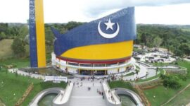 Masjid Tanjak, salah satu ikon Kota Batam. Foto: Istimewa 