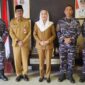 Bupati Natuna, Cen Sui Lan (tengah), berfoto bersama Komandan Gugus Tempur Laut (Danguspurla) Koarmada I, Laksamana Pertama TNI Nurlan (kedua dari kanan) beserta jajaran TNI AL, usai audiensi strategis di ruang kerja Bupati Natuna, Senin (4/8/2025). Pertemuan tersebut membahas sinergi pertahanan dan pembangunan maritim di wilayah perbatasan. Turut mendampingi, pejabat Pemerintah Kabupaten Natuna. Foto: INIKEPRI.COM/Prokopim Natuna