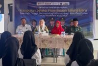 Bupati Natuna, Cen Sui Lan, meninjau langsung pelaksanaan seleksi penerimaan Taruna Sekolah Tinggi Meteorologi Klimatologi dan Geofisika (STMKG) Tahun Akademik 2025/2026 di SMAN 01 Bunguran Timur, Kamis (21/8/2025). Foto: INIKEPRI.COM/NatunaKab
