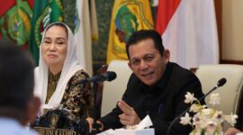 Gubernur Kepri Ansar Ahmad bersama Bupati Natuna Cen Sui Lan dalam Rapat Koordinasi Ekspor dan Impor digelar di Gedung Daerah, Tepi Laut, Tanjungpinang, Senin (25/8/2025). Foto: INIKEPRI.COM/KepriProv 