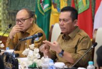 Gubernur Kepulauan Riau Ansar Ahmad saat mengikuti rapat pemenuhan kebutuhan tenaga dokter spesialis dan subspesialis di daerah bersama Kementerian Koordinator Bidang Pembangunan Manusia dan Kebudayaan. Foto: INIKEPRI.COM/KepriProv 