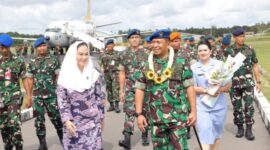 Bupati Natuna, Cen Sui Lan menghadiri rangkaian kegiatan Tradisi Passing In Komandan Lanud Raden Sadjad, Kolonel Pnb Onesmus Gede Rai Aryadi yang dilaksanakan di Graha Serasan Lanud Raden Sadjad, Jumat (5/9) pagi. Foto: INIKEPRI.COM/NatunaKab 