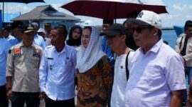 Bupati Natuna, Cen Sui Lan, bersama Wakil Bupati Jarmin turun langsung meninjau lokasi kebakaran yang melanda Kelurahan Sedanau, Kecamatan Bunguran Barat, pada 13 September 2025 lalu.  Foto: INIKEPRI.COM/NatunaKab 