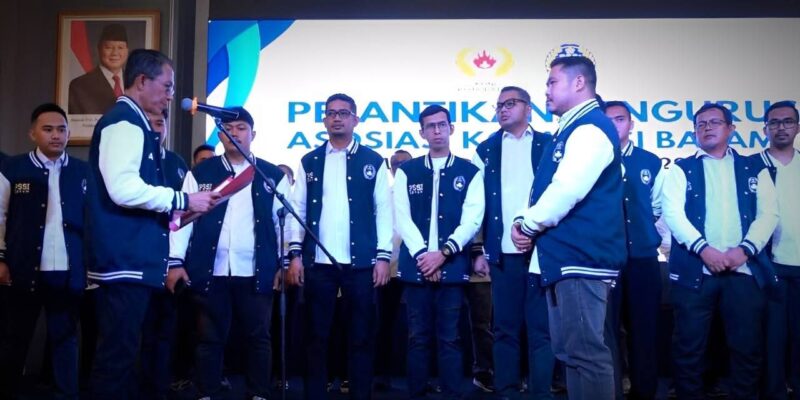 Wali Kota Batam, Amsakar Achmad, resmi melantik jajaran pengurus Asosiasi Kota (Askot) Persatuan Sepak Bola Seluruh Indonesia (PSSI) Batam periode 2025–2029 di Galaxy Ballroom Hotel Planet Holiday, Sabtu (30/8/2025). Foto: INIKEPRI.COM
