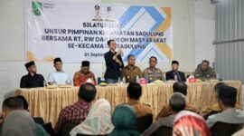 Amsakar saat menghadiri kegiatan silaturahmi bersama RT, RW, lurah, tokoh masyarakat, dan unsur pimpinan Kecamatan Sagulung di Kantor Camat Sagulung, Senin (1/9/2025). Foto: INIKEPRI.COM
