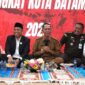 Wali Kota Batam, Amsakar Achmad, bersama Forkopimda dan tokoh lintas agama menghadiri dan berdoa bersama untuk keselamatan kota batam dan Indonesia dalam rangka Doa Kebangsaan Tingkat Kota Batam di Aula Engku Hamidah, Lantai IV Kantor Wali Kota Batam, Senin (8/9/2025). Foto: INIKEPRI.COM