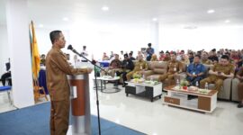 Wali Kota Batam Amsakar Achmad saat membuka Bimbingan Teknis (Bimtek) Perkoperasian bagi pengurus dan pengawas koperasi di Aula Institut Teknologi dan Bisnis Indobaru Nasional (IIBN), Teluk Tering, Senin (8/9/2025). Foto: INIKEPRI.COM