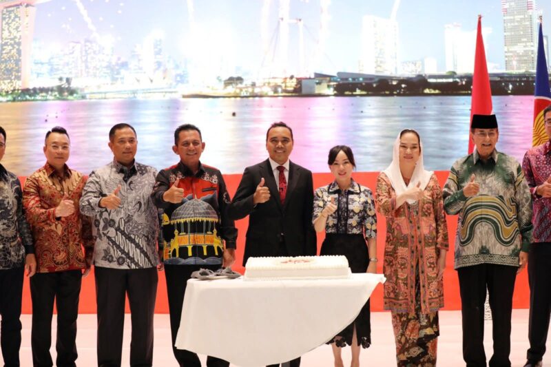 Bupati Natuna Cen Sui Lan menghadiri resepsi HUT RI Singapura. Foto: INIKEPRI.COM