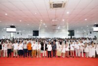 Wali Kota Batam, Amsakar Achmad, memotivasi 1.200 mahasiswa baru Universitas Riau Kepulauan (UNRIKA) saat Pengenalan Kehidupan Kampus Mahasiswa Baru (PKKMB) 2025 di Auditorium UNRIKA, Batu Aji, Sabtu (13/9/2025). Foto: INIKEPRI.COM