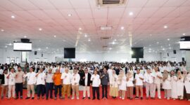 Wali Kota Batam, Amsakar Achmad, memotivasi 1.200 mahasiswa baru Universitas Riau Kepulauan (UNRIKA) saat Pengenalan Kehidupan Kampus Mahasiswa Baru (PKKMB) 2025 di Auditorium UNRIKA, Batu Aji, Sabtu (13/9/2025). Foto: INIKEPRI.COM