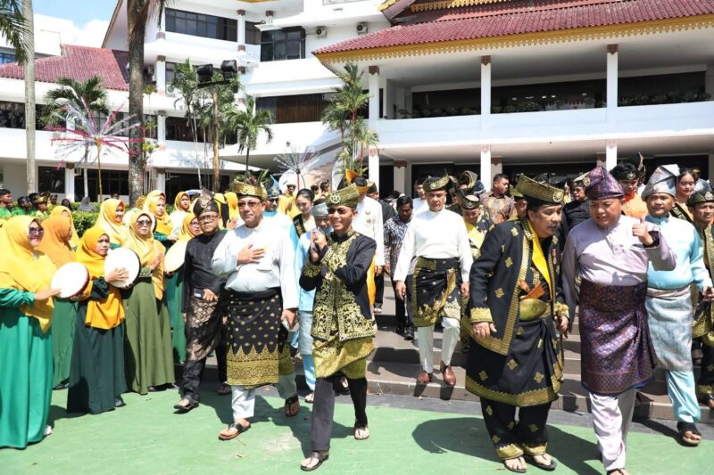 Wali Kota Batam sekaligus Kepala BP Batam, Amsakar Achmad, menghadiri peringatan Hari Jadi ke-25 Lembaga Adat Melayu (LAM) Kota Batam. Foto: INIKEPRI.COM