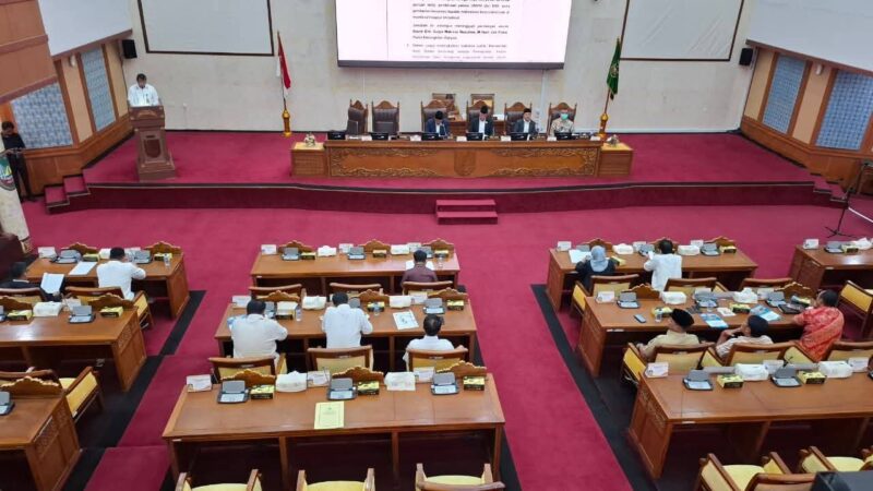 Pj. Sekretaris Daerah Kota Batam, Firmansyah, saat sidang paripurna DPRD Kota Batam. Foto: INIKEPRI.COM