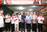 Wali Kota Batam, Amsakar Achmad, meresmikan gerai perdana Koperasi Merah Putih di Pulau Buluh, Rabu (17/9/2025). Foto: INIKEPRI.COM
