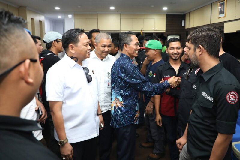 Wali Kota Batam, Amsakar Achmad, menerima perwakilan Aliansi Driver Online Batam (ADOB) dalam audiensi terbuka di Kantor Wali Kota, Selasa (16/9/2025).  Foto: INIKEPRI.COM