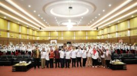Wali Kota Batam sekaligus Kepala BP Batam, Amsakar Achmad, memberi motivasi kepada mahasiswa baru Universitas Batam (Uniba) dalam kegiatan Pengenalan Kehidupan Kampus bagi Mahasiswa Baru (PKKMB) 2025, Rabu (17/9/2025). Foto: INIKEPRI.COM
