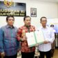 Kamis (18/9/2025) sore, Wali Kota Batam Amsakar Achmad resmi menandatangani nota kesepahaman (MoU) dengan Ombudsman Republik Indonesia di Gedung Graha Pena, Batam Center. Foto: INIKEPRI.COM